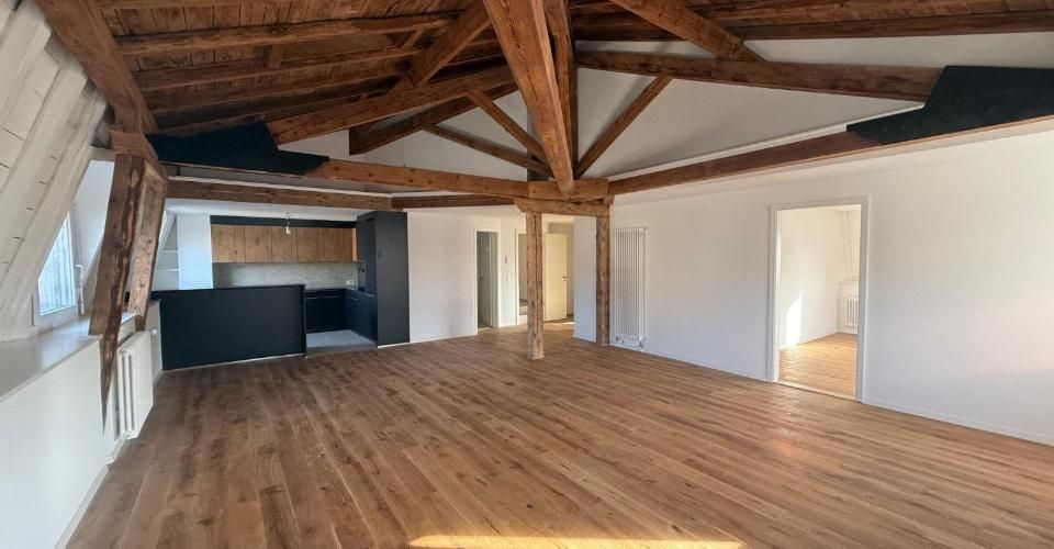 Grand appartement de 3,5 pièces avec beaucoup de cachet - Appartement 3.5 pièces - image - 1