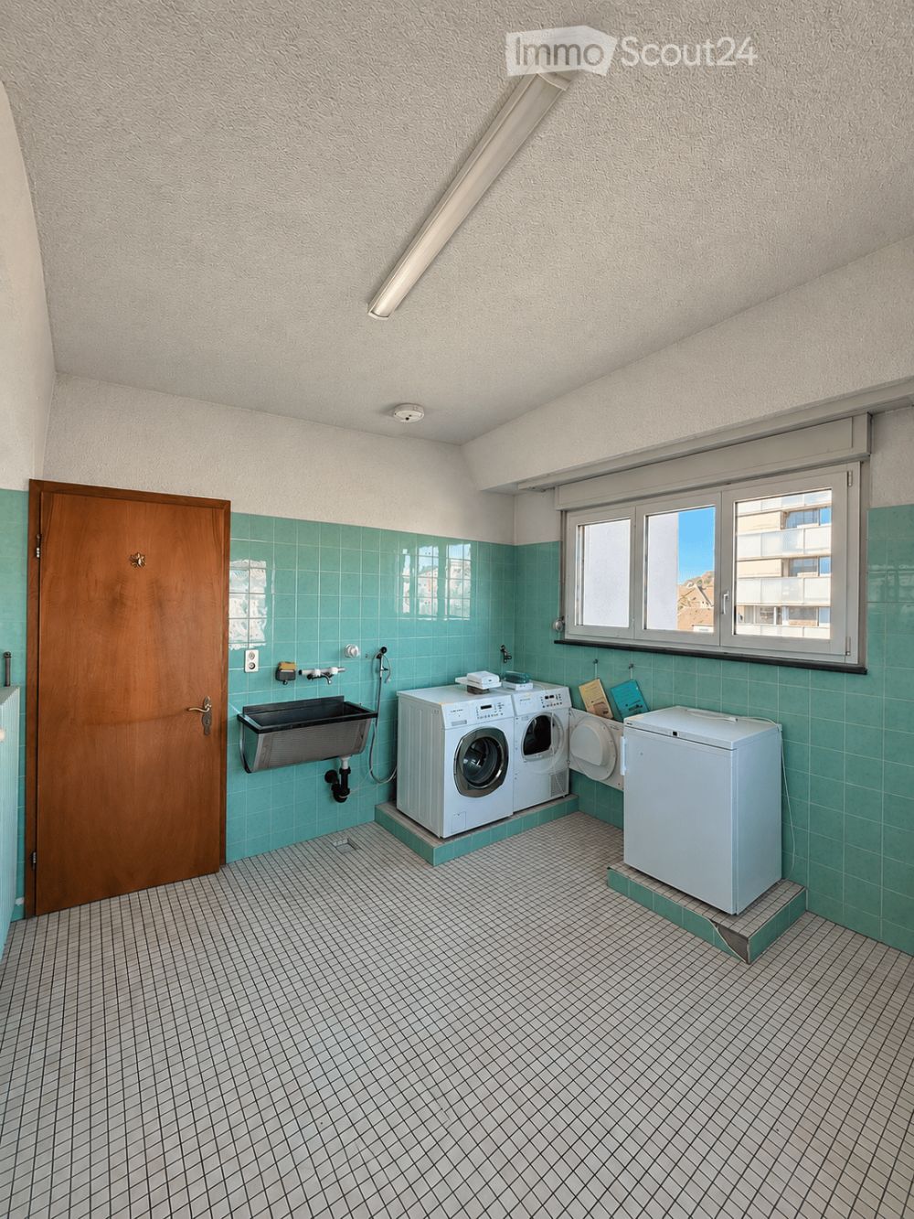 Grosszügige 8-Zimmer-Wohnung auf 255 m2 mit Retro-Charme über den Dächern von Emmenbrücke - Bild 12