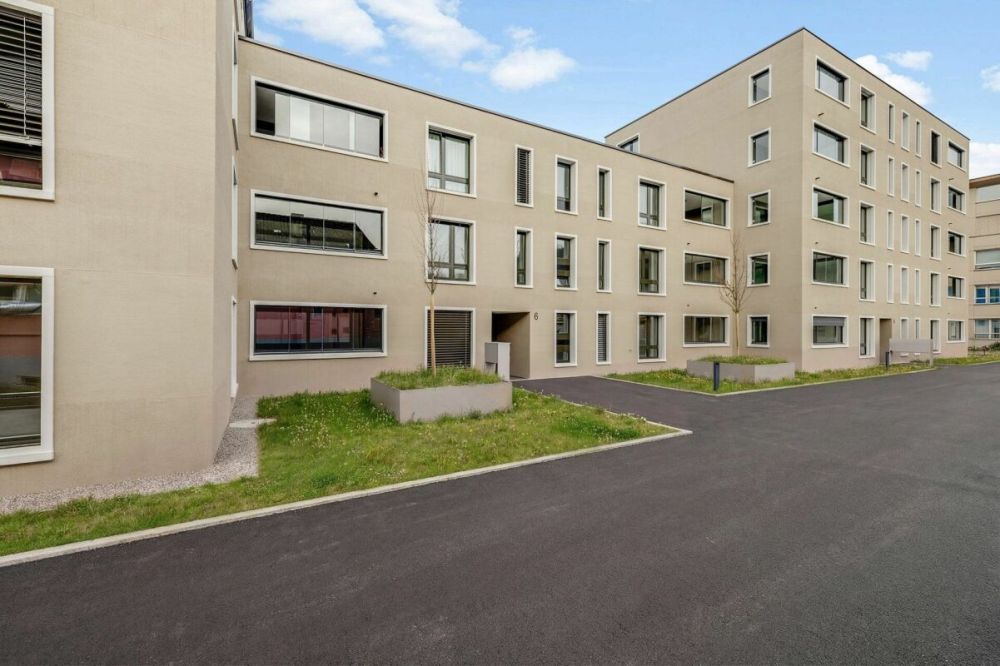 Erstvermietung - Attraktive 3 1/2-Zimmer-Gartenwohnung mit Loggia und Einstellplatz im Zentrum von Sissach - Bild 1