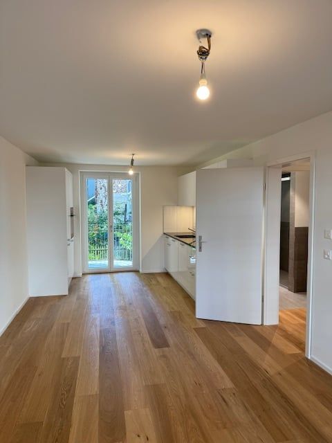 Ab 1.4.2026 -  Wunderschöne 2.5 Zi Wohnung W2, lauschiger Balkon - Bild 6