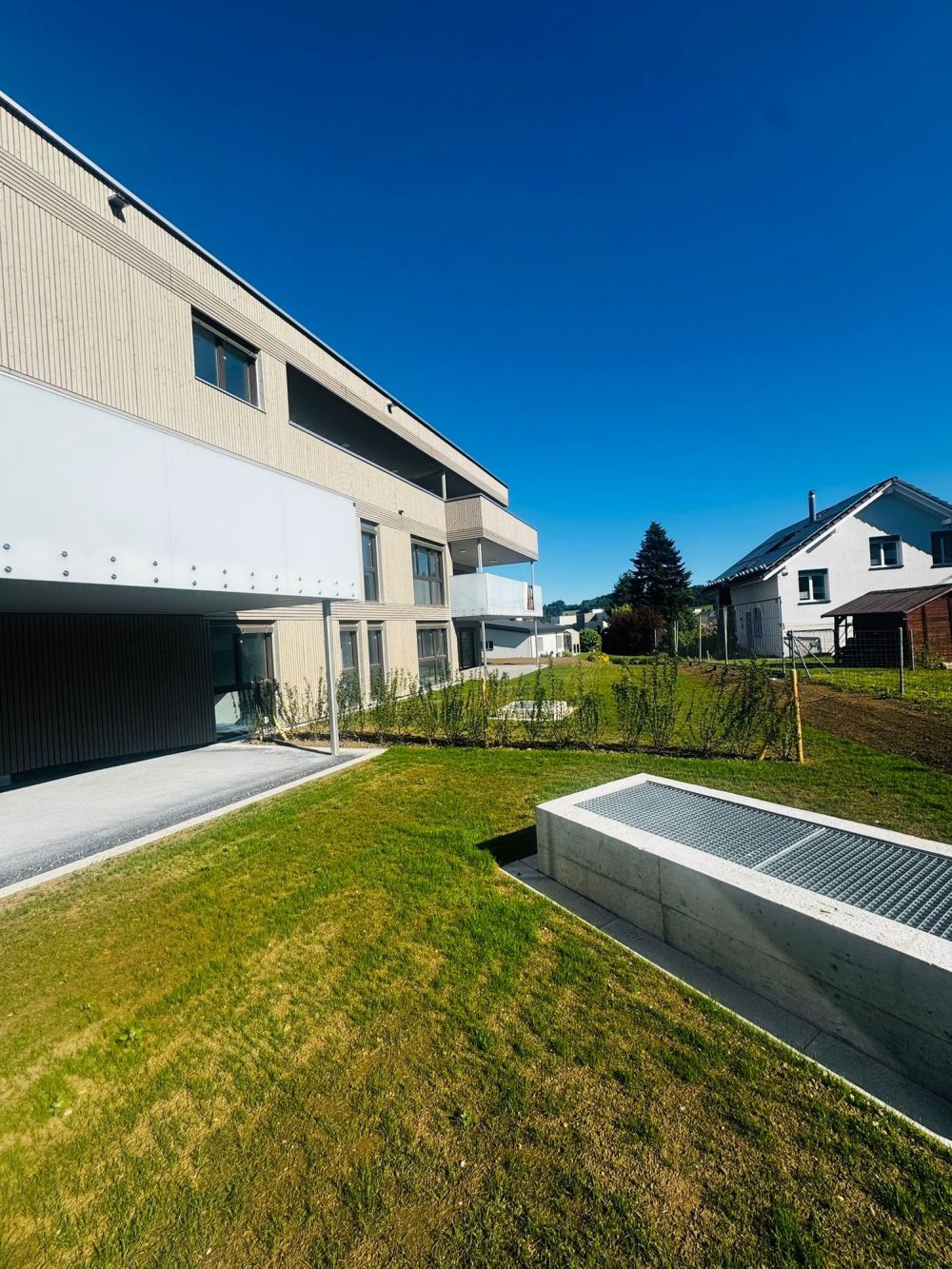 Attraktive 6.5 Zimmer Neubauwohnung an ruhiger Lage in Erlen - Bild 3