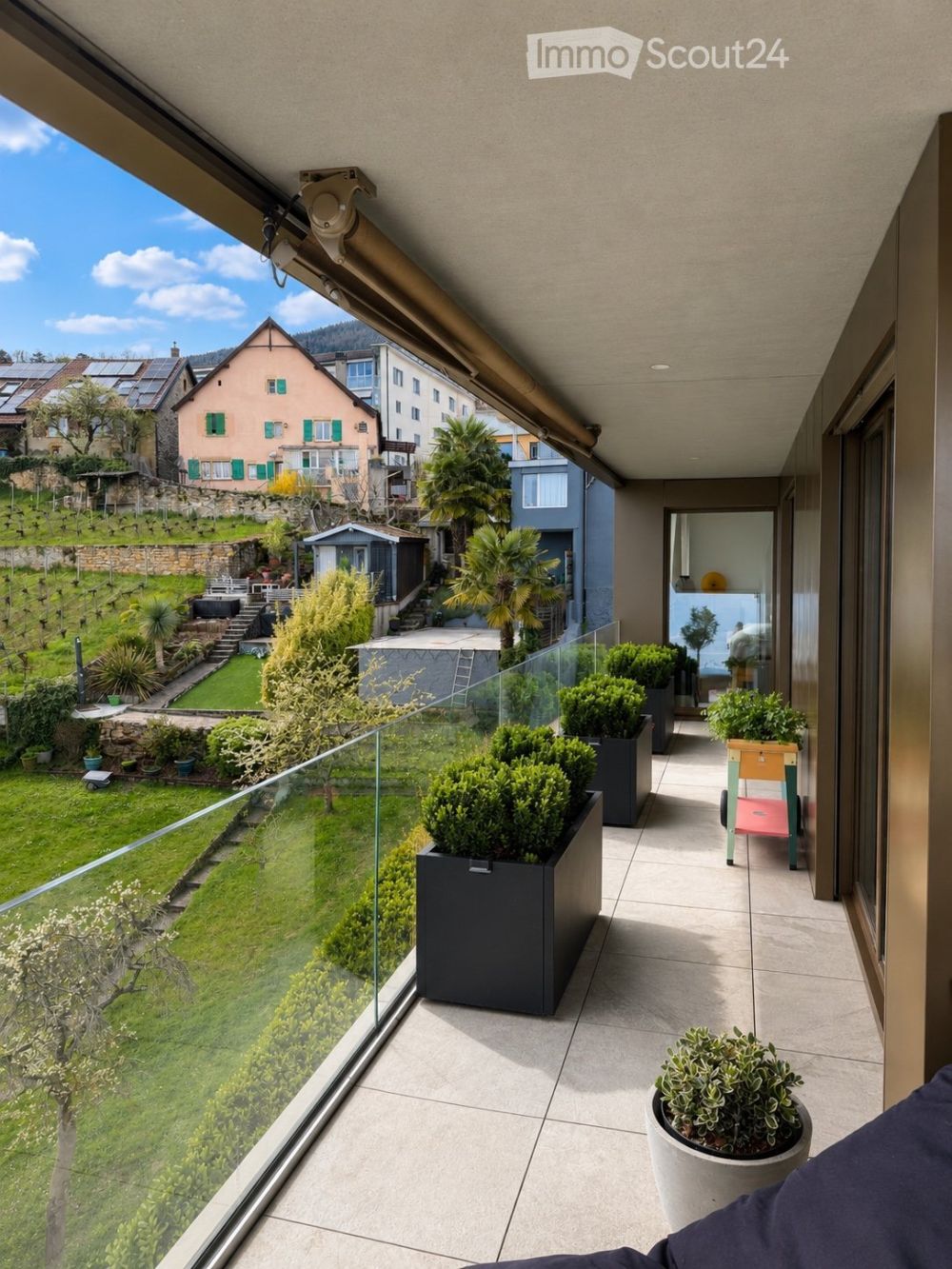 Contemporänes Appartement mit Panoramablick auf den Neuenburgersee - Bild 10