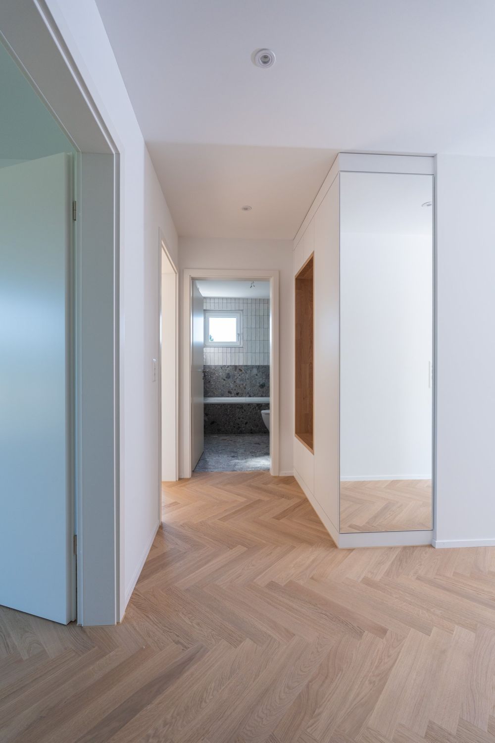 Design trifft Wohnqualität - Stilvolle 3½-Zimmer-Wohnung im Eigentumsstandart mit Aussicht - Bild 3