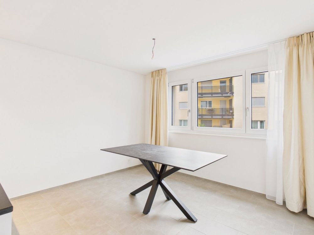 Moderne 2.5-Zimmer Wohnung mit Balkon in Altstätten - Image 2