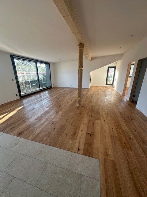 Moderne 3.5-Zimmer-Dachwohnung in Boll – Neubau mit Aussicht - Bild 1