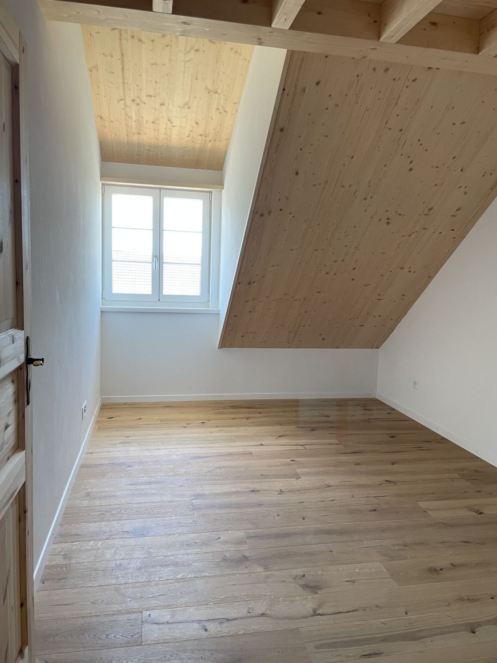 Charmante 3.5-Zimmer-Dachwohnung mit Wintergarten ab 01.08.26 | Dorfmitte Siblingen, Klettgau - Bild 8