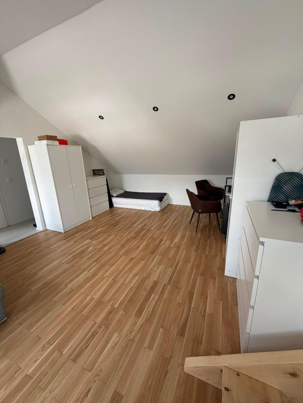 Kernsanierte, moderne 1.5-Zimmer-Dachwohnung in Sevelen - Bild 3