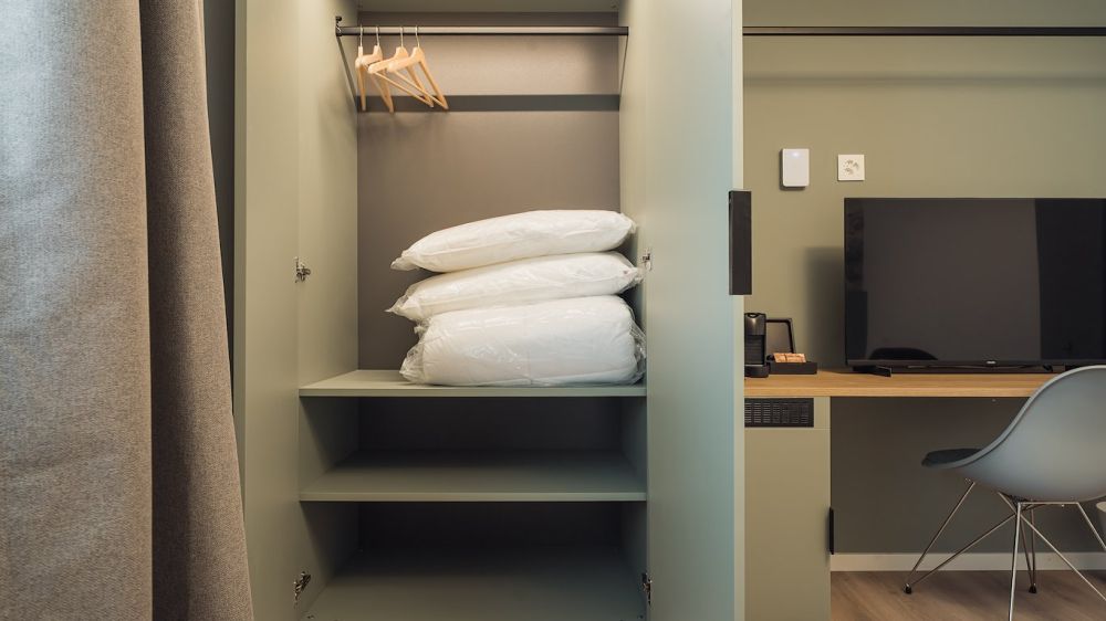 Stylish Pop-room in Schaffhausen - no kitchen - Bild 4