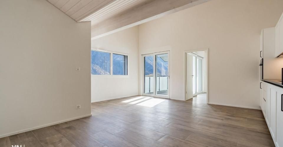 Attique lumineux avec balcon et deux places de parc - Attique 4.5 pièces - image - 3