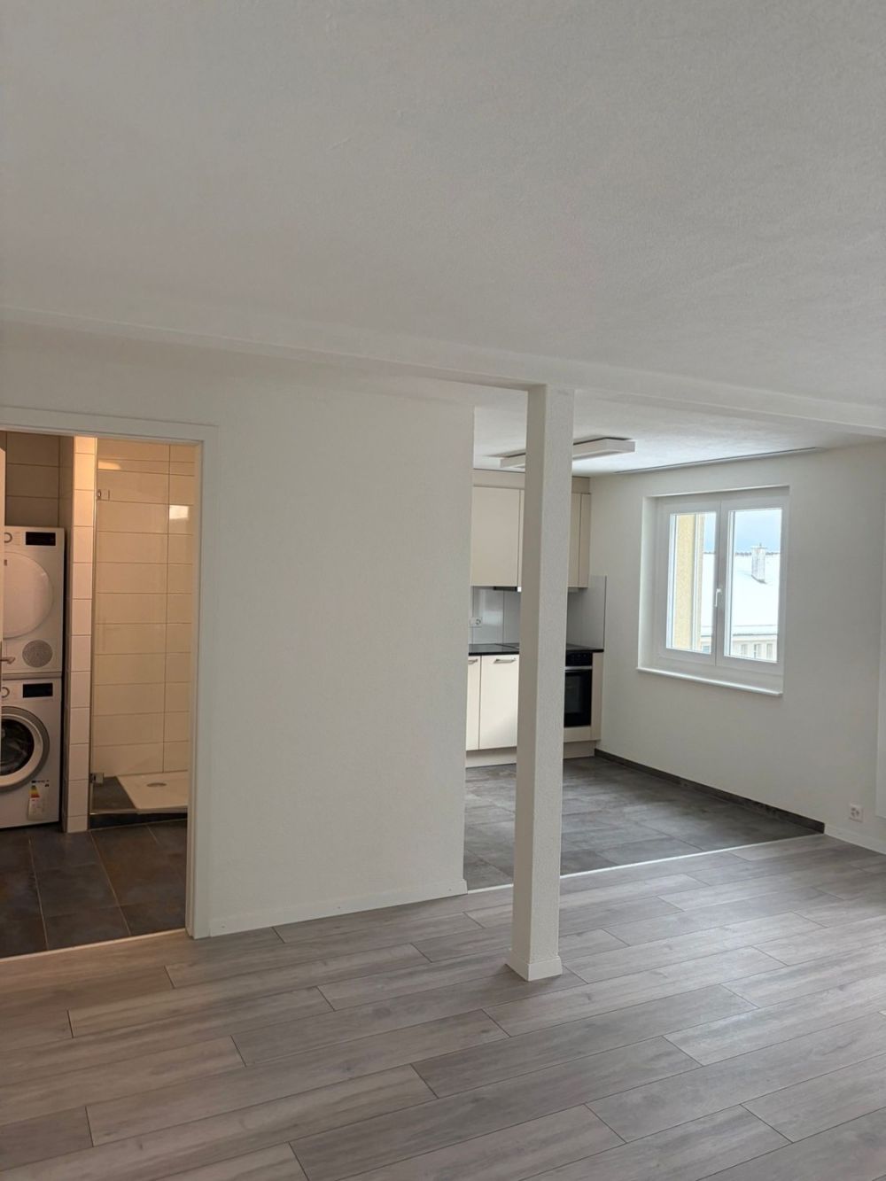 Modernes Studio mit Seesicht, Balkon und Toplage  nur 5 Gehminuten zum Bahnhof Oberrieden - Bild 3