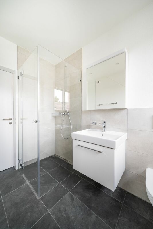 Lichtdurchflutete 2.5-Zimmer-Neubaudachwohnung an ruhiger Lage - Bild 3