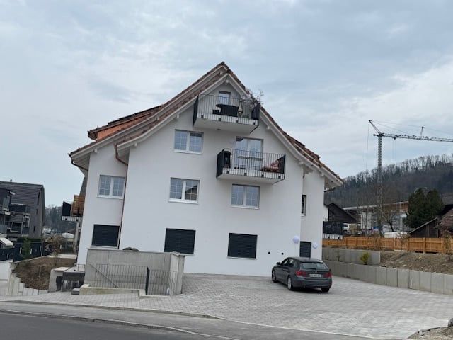 moderne 2.5-Zimmer-Wohnung in Sünikon zu vermieten - Ansicht Aussen