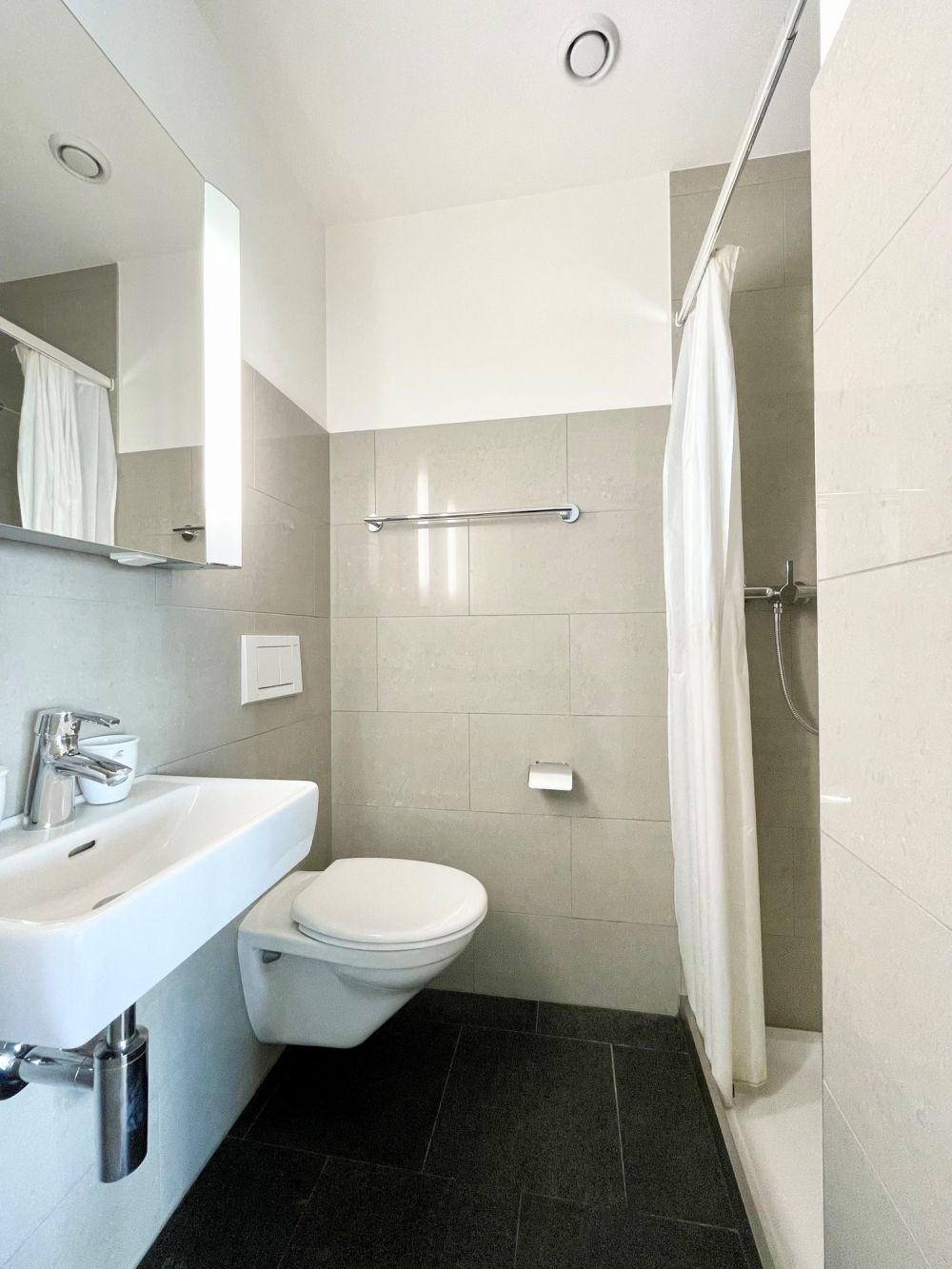 Rooftop! Helle Wohnung mit rieser Dachterrasse an zentraler Lage! - L2131-122 sep. WC