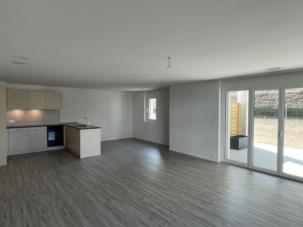 Moderne 4½-Zimmerwohnung mit grossem Sitzplatz in Dällikon - Bild 1