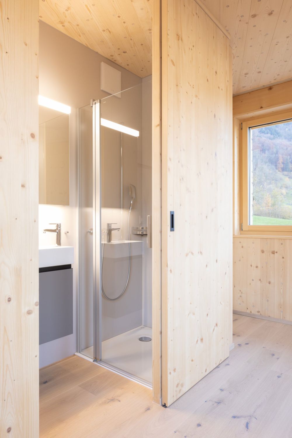 Einmaliges Holz100 3.5-Zimmer Kleinhaus in Attinghausen, UR - Bild 9