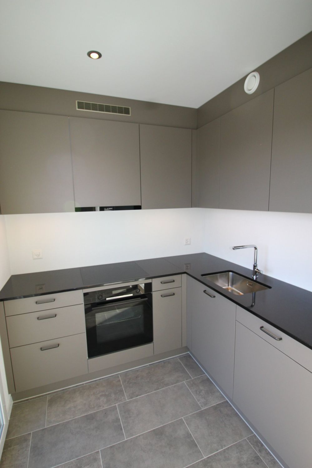 Erstbezug! Moderne 3.5-Zimmer-Attika-Wohnung – ab 01.10.2026 verfügbar - Bild 5
