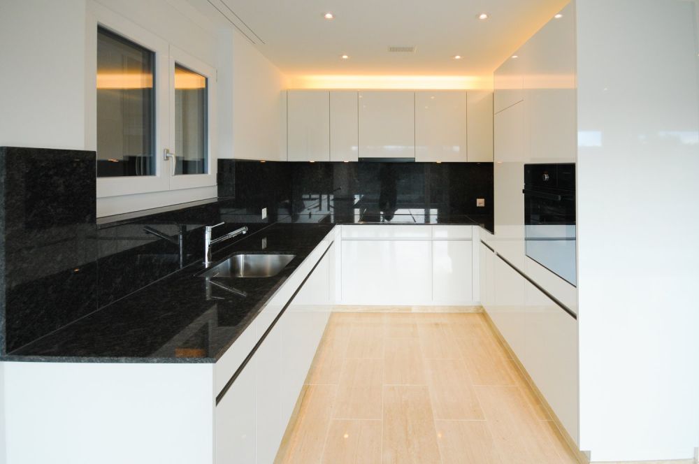 Luxus Wohnung im 1. OG mit Balkon und Weitsicht bis in die Alpen - Bild 12