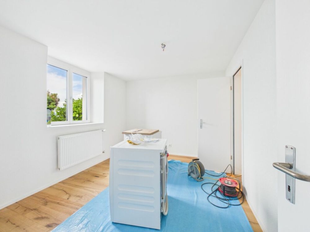 Exklusive 2.5-Zimmerwohnung | Erstbezug | Seesicht | Echtholzparkett | Sitzplatz | Waschturm - Bild 7