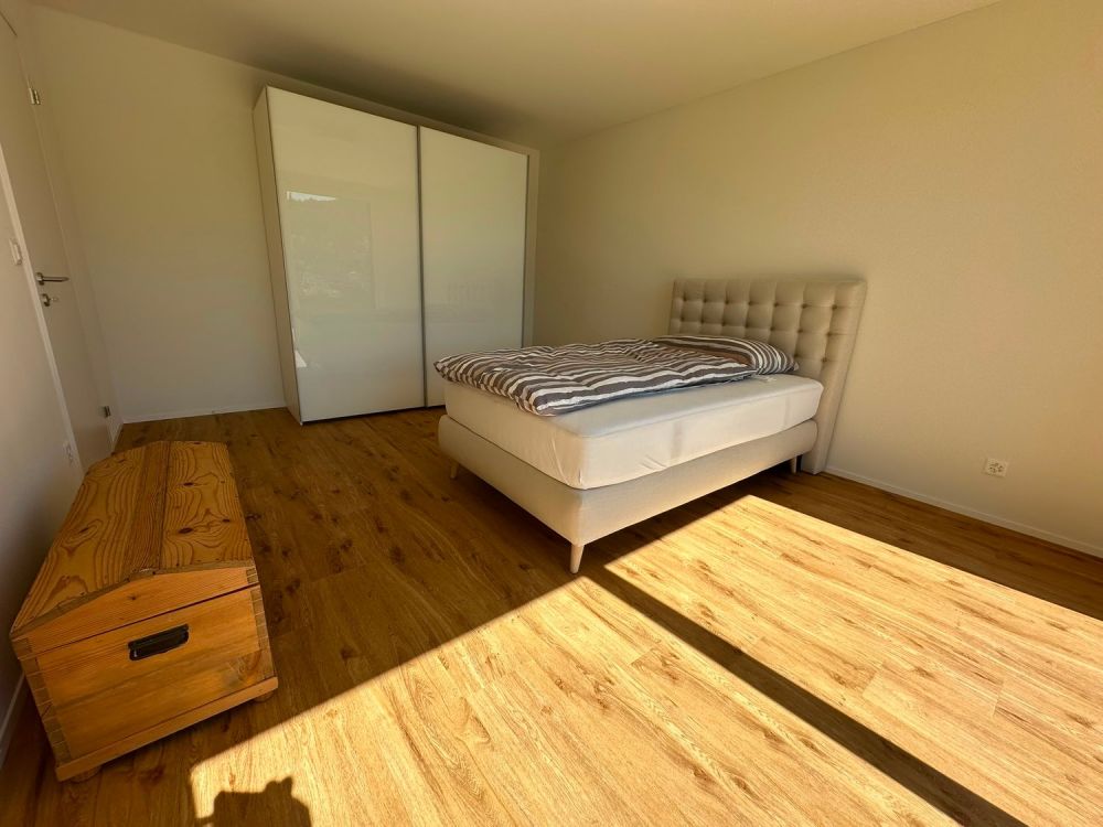 Moderne 2.5- Zimmer-Dachwohnung in Gränichen – Neubau mit Aussicht und Komfort - Bild 3
