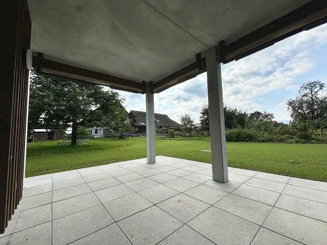 Grosszügige 4.5 Zimmer-Gartenwohnung mit riesigem idyllischem Garten - Bild 8