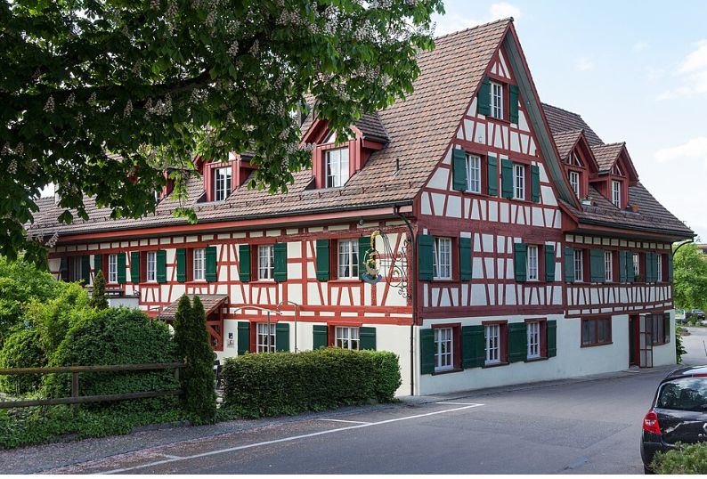 neu sanierte, stilvolle Maisonette-Wohnung im Dorfkern Tägerwilen - Bild 9