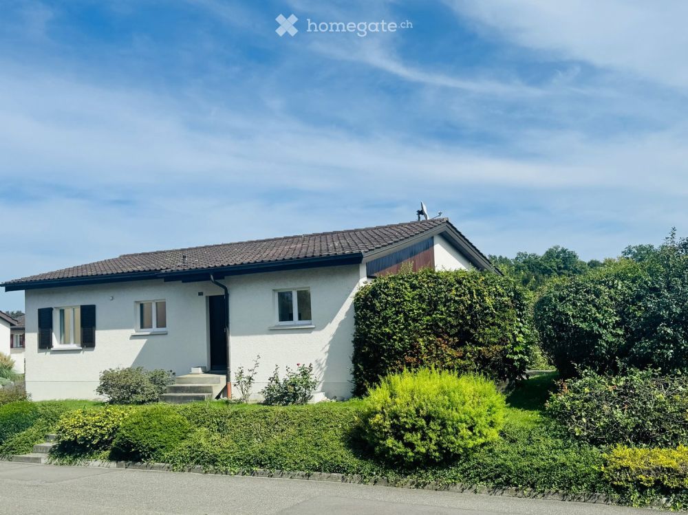 Freistehendes Einfamilienhaus mit Terrasse und Garten in Riniken - Bild 1