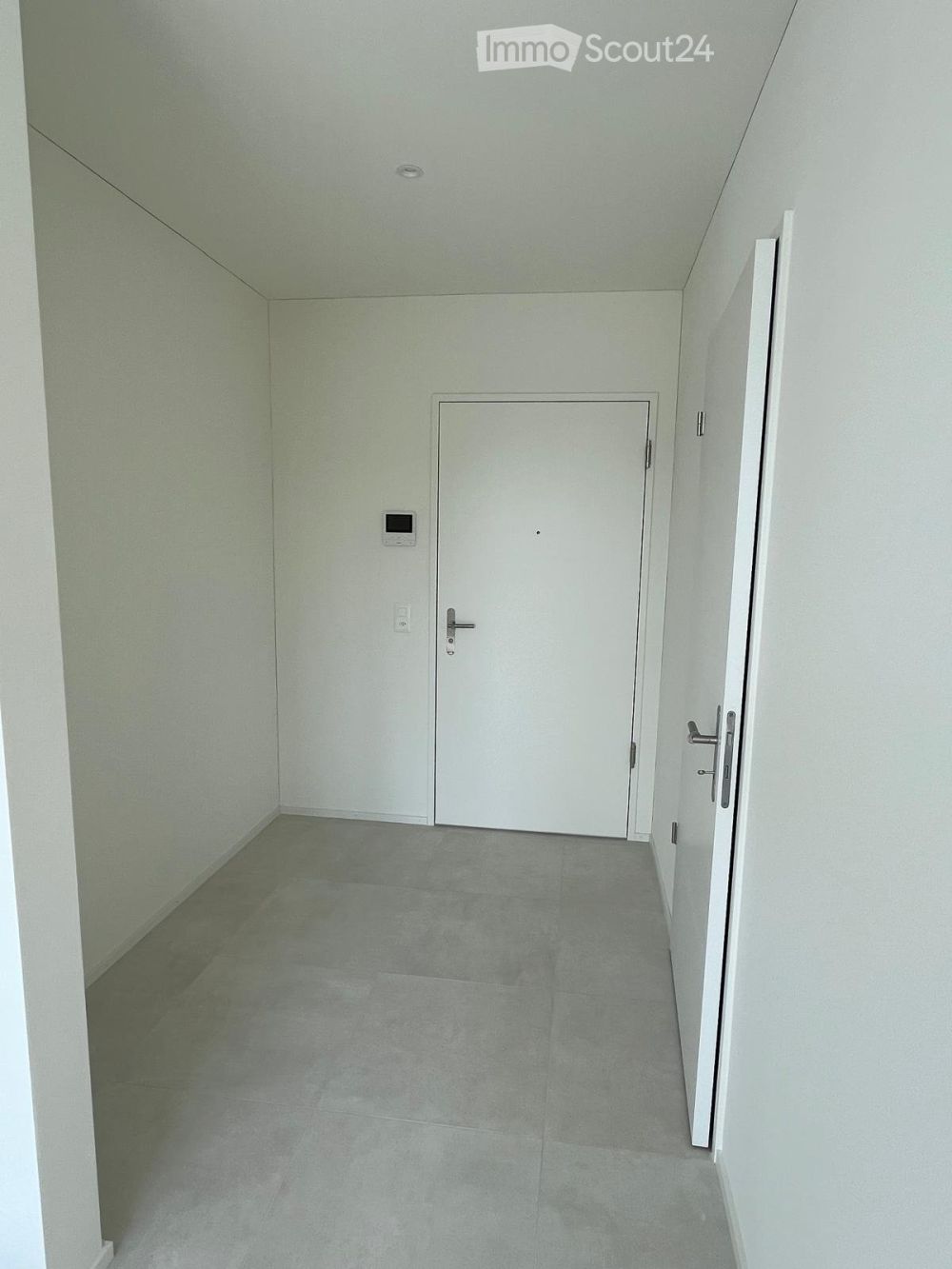 2.5-Zimmer-Neubauwohnung: Grosser Balkon, herrliche Aussicht, oberster Stock, inkl. Tiefgargenplatz - Bild 9