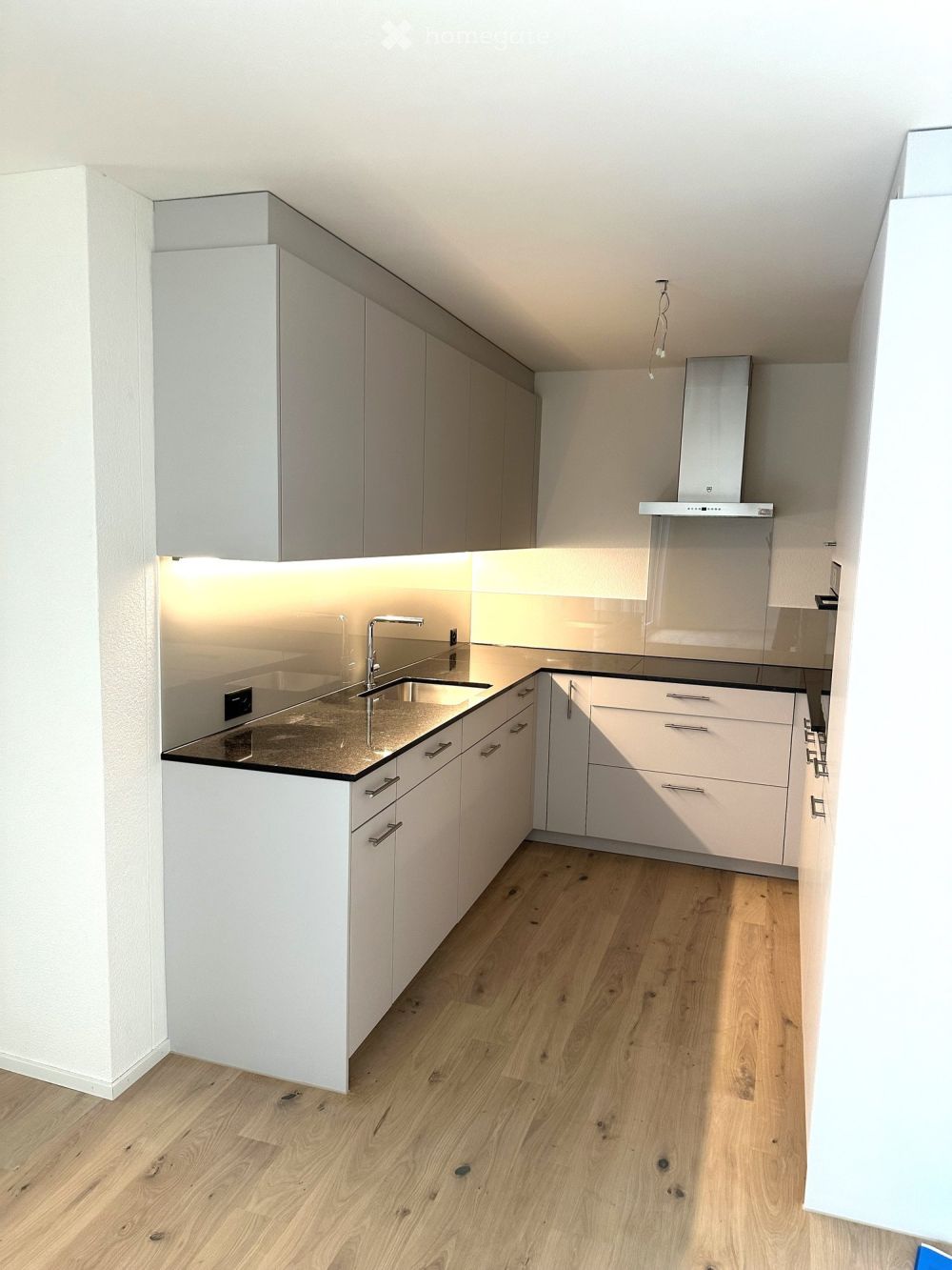 Moderne 2.5-Zimmer-Terrassenwohnung an schöner Seelage - Bild 2