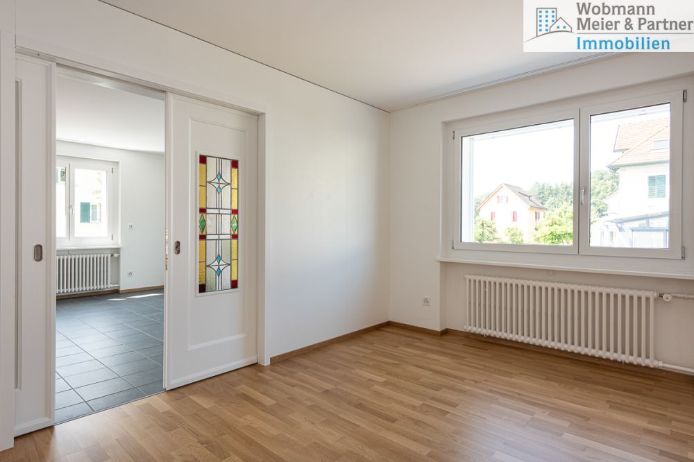 Grosszügige und ruhige Wohnung in der Nähe zum Bahnhof Effretikon - Der Salon bietet viele Nutzungsmöglichkeiten