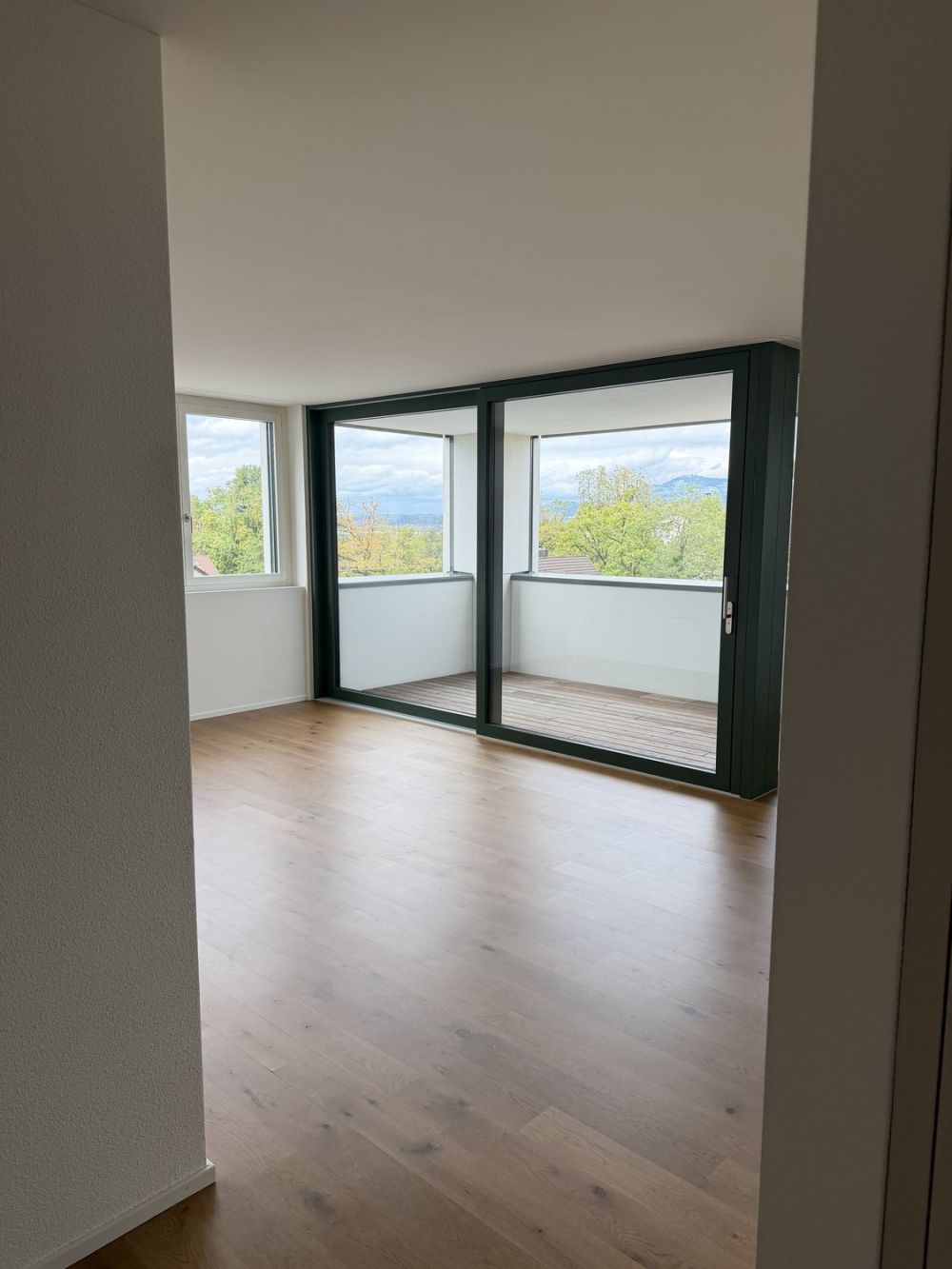 Per Sofort! Moderne 3.5-Zimmer-Attikawohnung in Siebnen - Bild 2