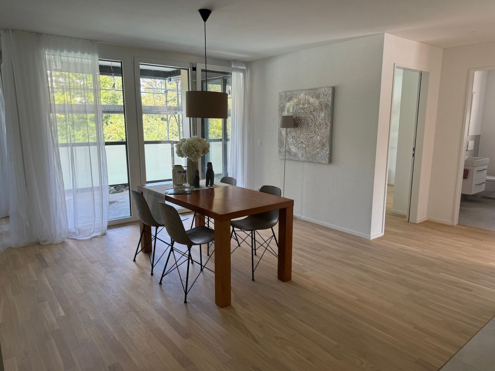 Top moderne 3,5-Zimmer-Whg (1.OG) mit Loggia, Lift + eigenem Waschturm - Bild 3