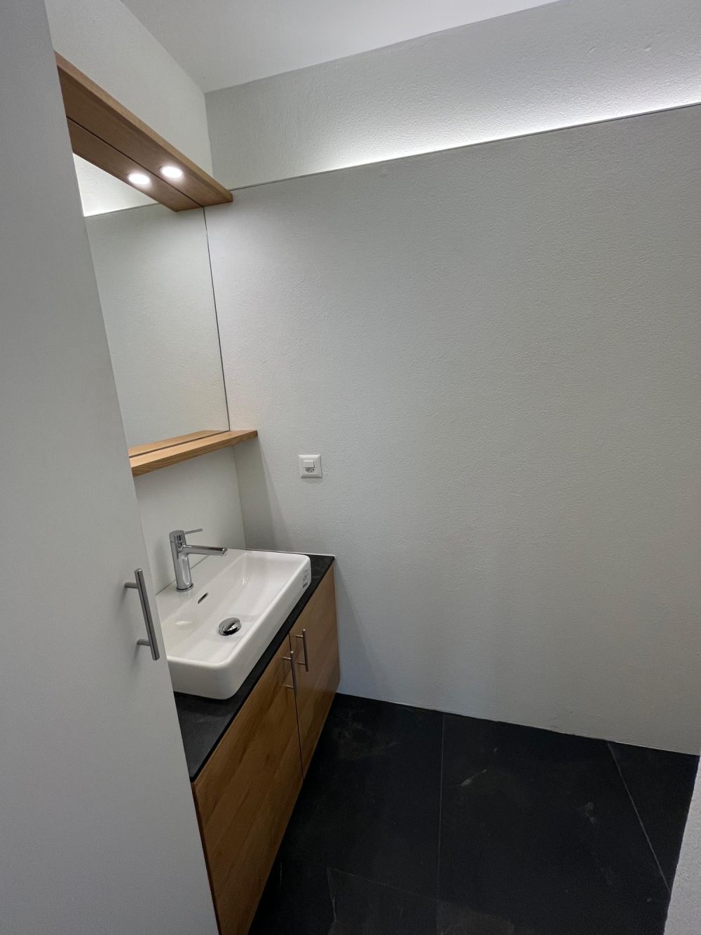 Sehr sonnige, ruhige, teilrenovierte 4.5-Zimmerwohnung - Bild 9