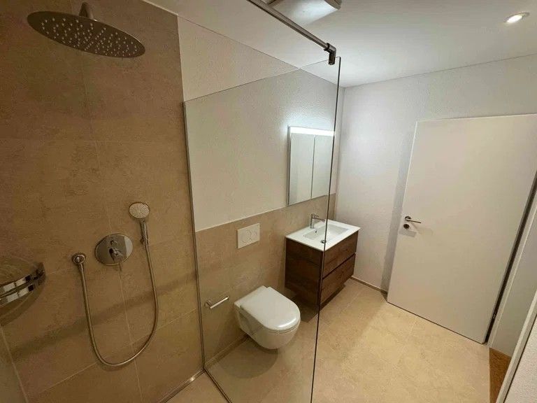 Erstbezug: Moderne 3.5-Zimmer-Wohnung mit grosser, gedeckter Terrasse - Bild 9