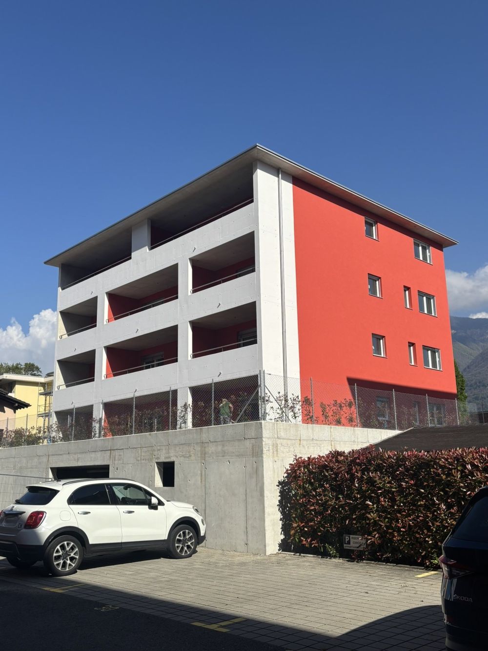 Moderni appartamenti di 2.5 locali con grande giardino in prima locazione a Cadenazzo - Bild 1