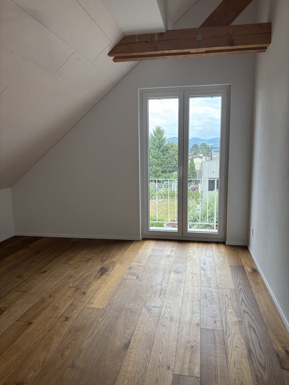 Large 4.5‑room attic apartment (180 m²) – ideal for expats or 2–3 person WG, 20 - 25 min to Basel - Bedroom 2