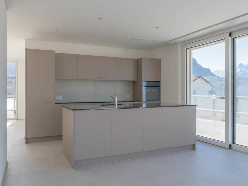 Neues 8.5-Zimmer-Doppeleinfamilienhaus mit grosszügigem Garten - Referenzbild