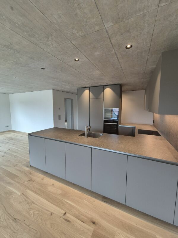 Erstbezug - 4.5 Zimmer im 2. Obergeschoss mit grossem Balkon - Küche