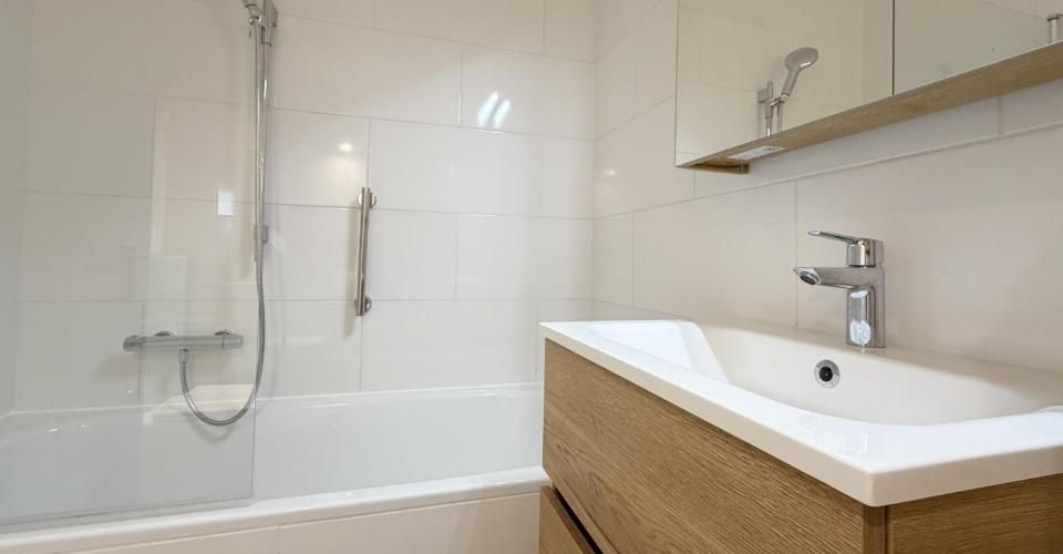 Magnifique grand studio avec alcôve au coeur de la station - Appartement meublé 1.5 pièces - image - 10