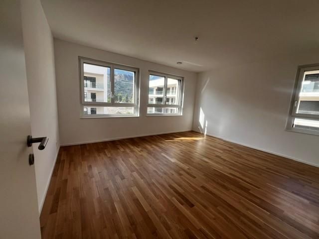 Magnifique appartement de 2,5 pièces situé au 2 étage, offrant un spacieux balcon ( D204 ) - Appartement 2.5 pièces - image - 3