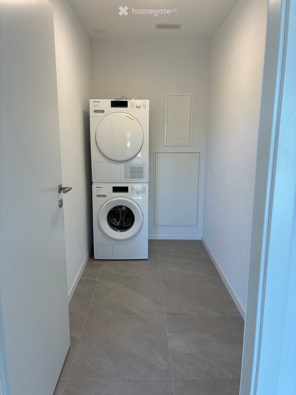 Appartement neuf exclusif de 2,5 pièces avec grand balcon et vue magnifique à Tatroz - Bild 13