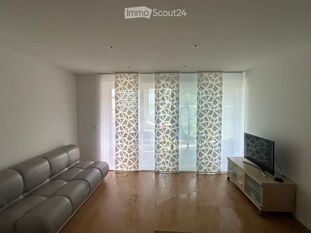Moderne 2.5-Zimmer-Wohnung mit Garten und Parkplatz (alles inklusive im Preis) in St-Aubin-Sauges - Bild 1