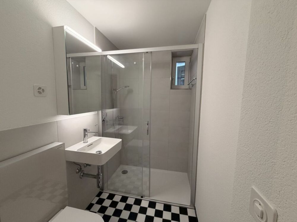 traumhaftes 5.5 Zimmer Einfamilienhaus an ruhiger Lage zu vermieten - Gäste-WC mit Dusche