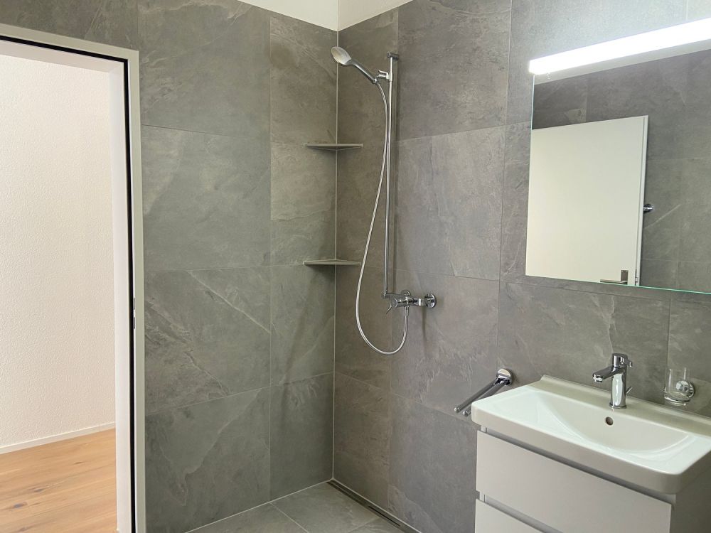 Neubau - Moderne 3.5-Zimmer-Dachwohnung in Näfels mit grosser Dachterrasse - Bild 11