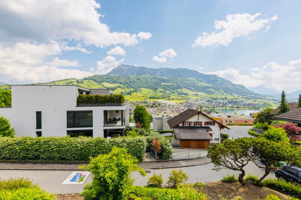 Exklusive 5.5-Zimmer-Wohnung mit Panoramasicht – renoviert, nahe Bahnhof - Bild 9