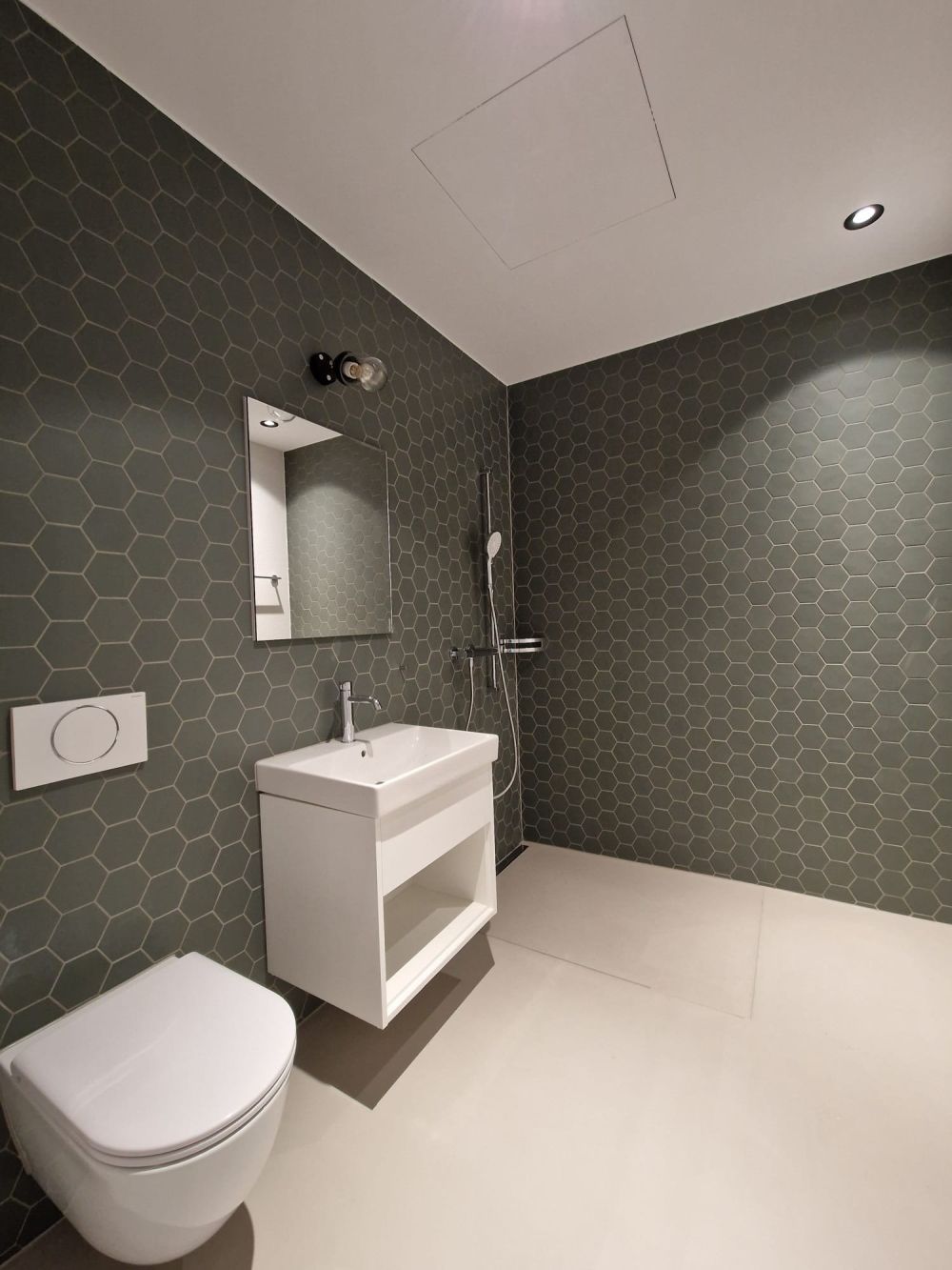 Modernes 3-Zimmer-Loft mit Industriecharme und freistehender Badewanne - Bild 7