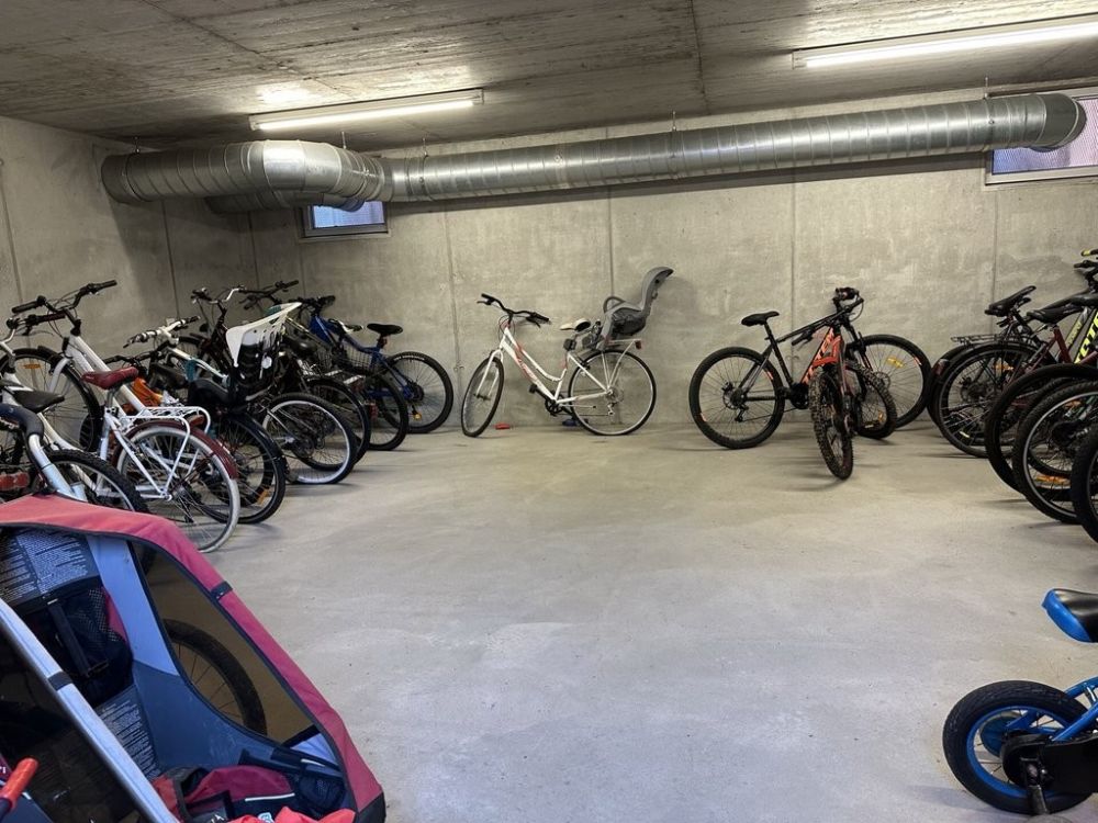 APPARTAMENTO MODERNO IN OTTIMA POSIZIONE - locale_biciclette.jpg