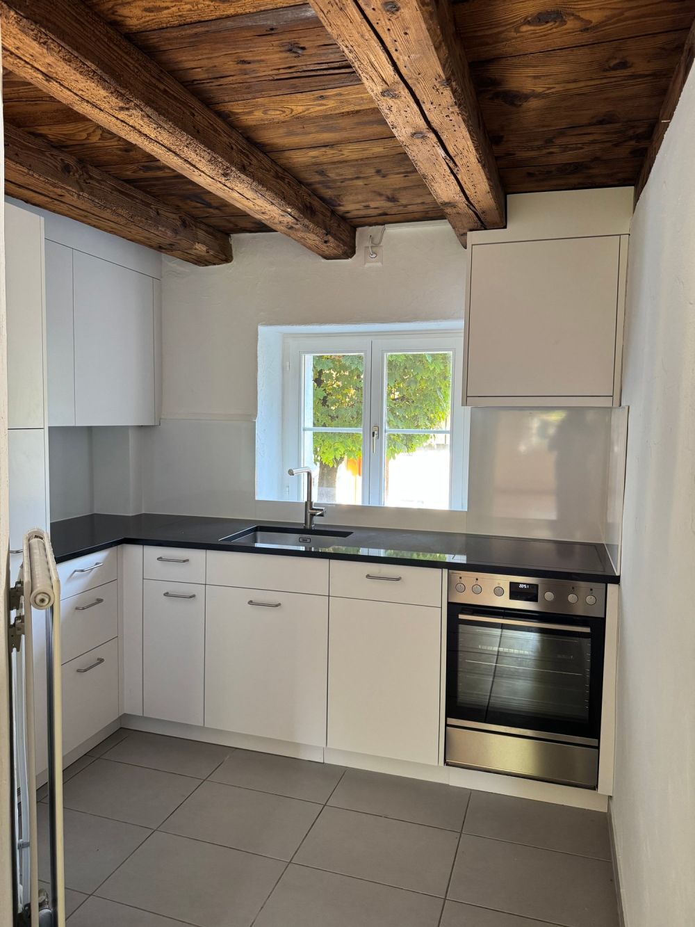 Erstbezug nach Renovation - Charmante Dachwohnung - Bild 6