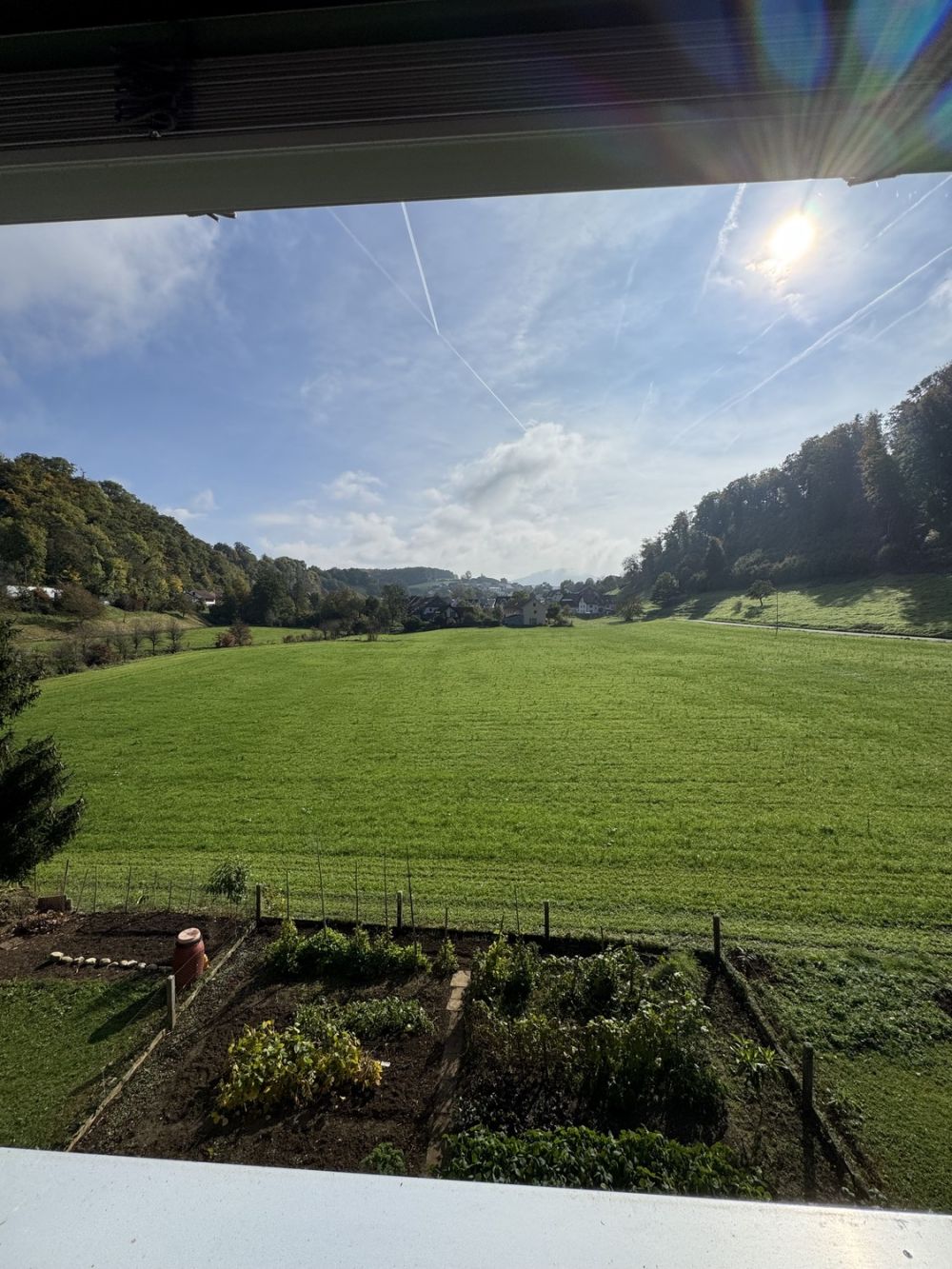Helle 3.5-Zimmer-Dachwohnung mit Terrasse & Blick ins Grüne - Bild 3