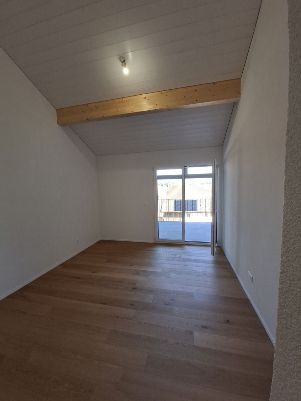 Grand appartement de 4,5 pièces sous les combles et proche de la gare - Bild 3
