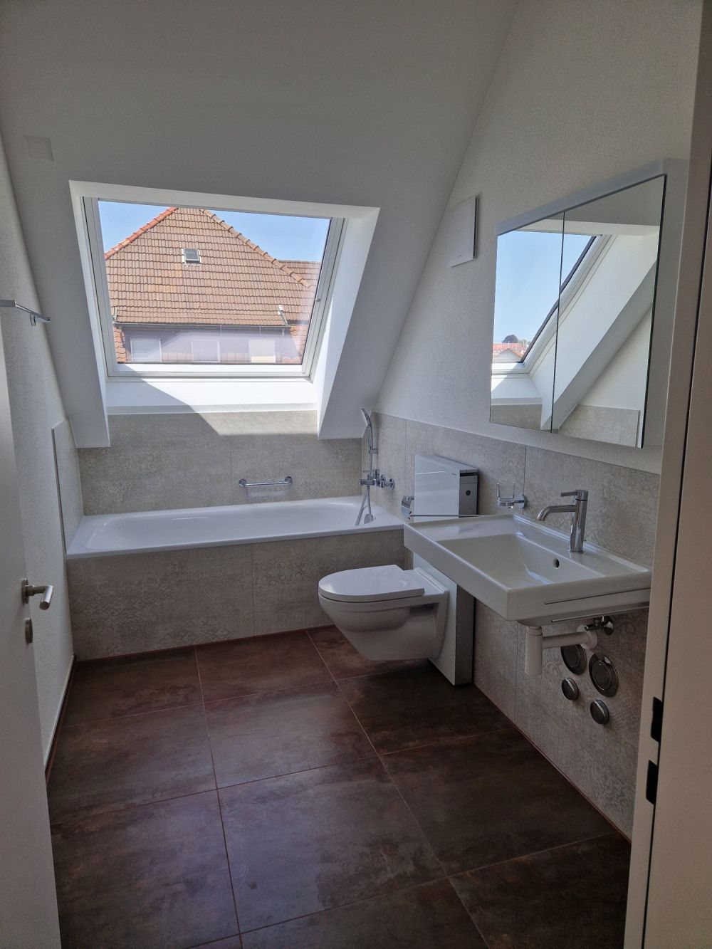 Moderne 4.5-Zimmer-Dachwohnung mit Balkon in Wil - Bild 3
